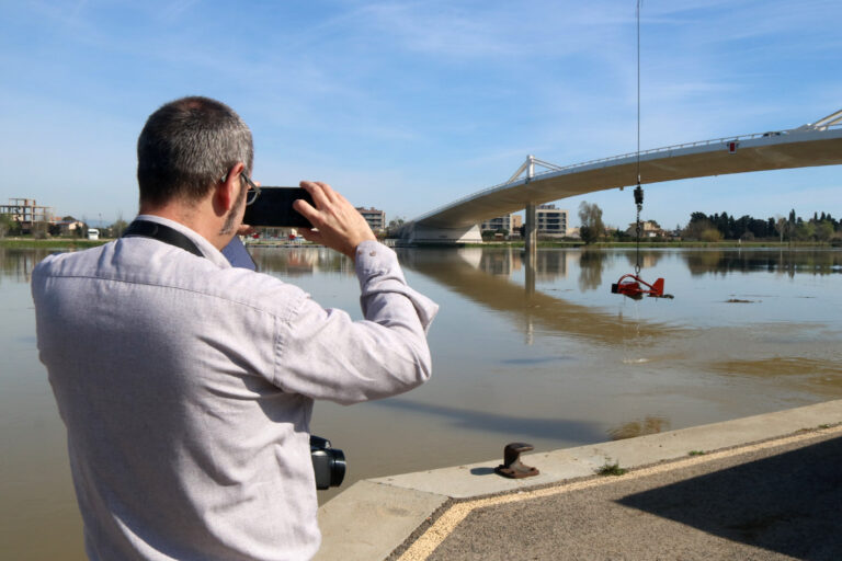La CHE calcula que l’avinguda controlada ha mobilitzat entre 10.000 i 15.000 tones de sediments Ebre avall (vídeo)