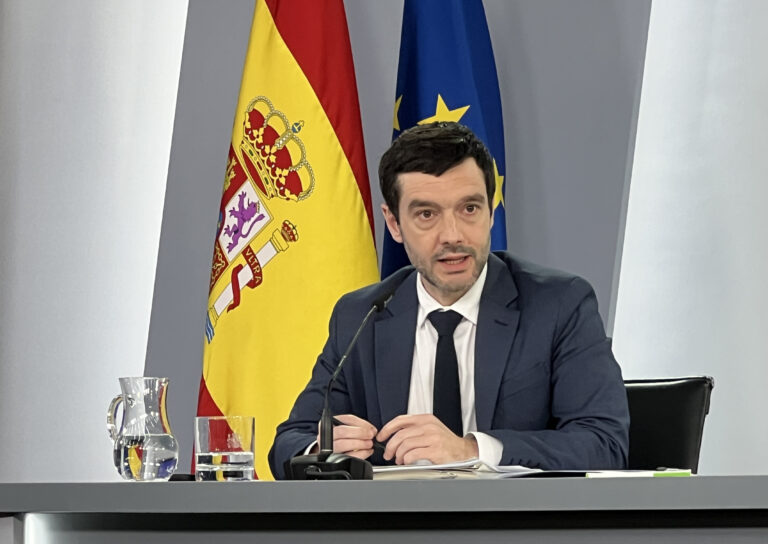 Bustinduy diu que el govern espanyol ja treballa en mesures de control de preus de la cistella de la compra i carburants