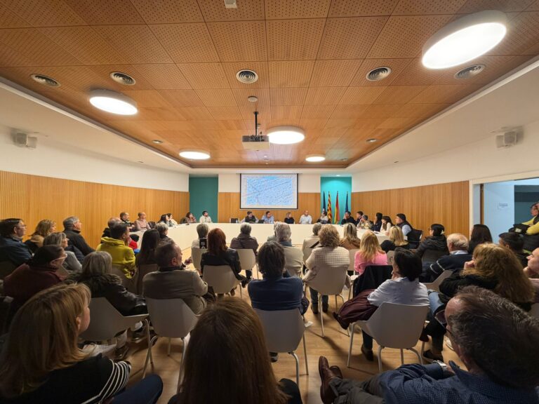 L’Ajuntament de la Ràpita s’asseu amb els veïns del Xicago per donar resposta a les inundacions recurrents