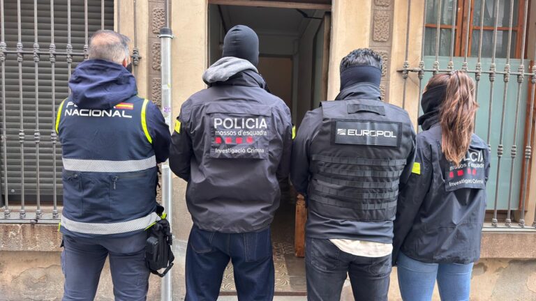 La causa oberta per un jutjat de Tortosa desarticula una banda internacional dedicada al tràfic de drogues i armes