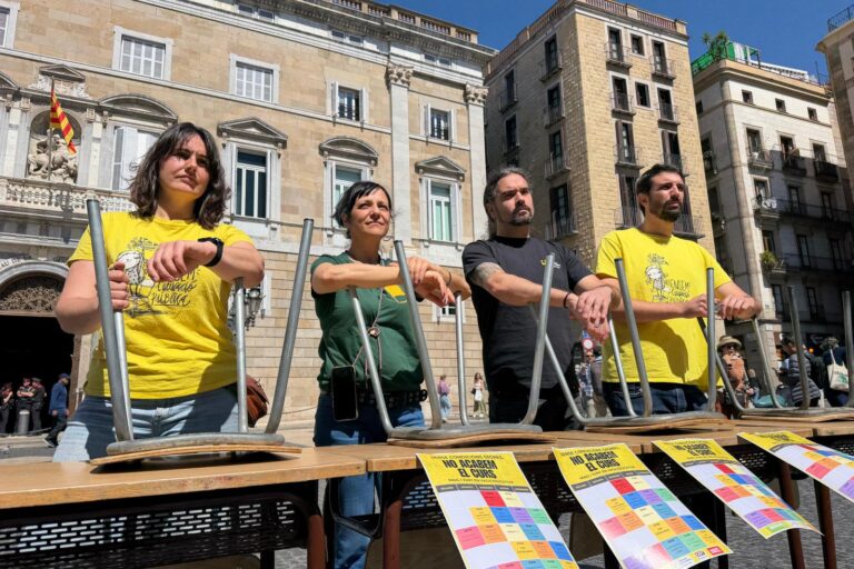 Els sindicats educatius contraris a l’acord anuncien tres dies de vaga a tot Catalunya i dos més per cada territori