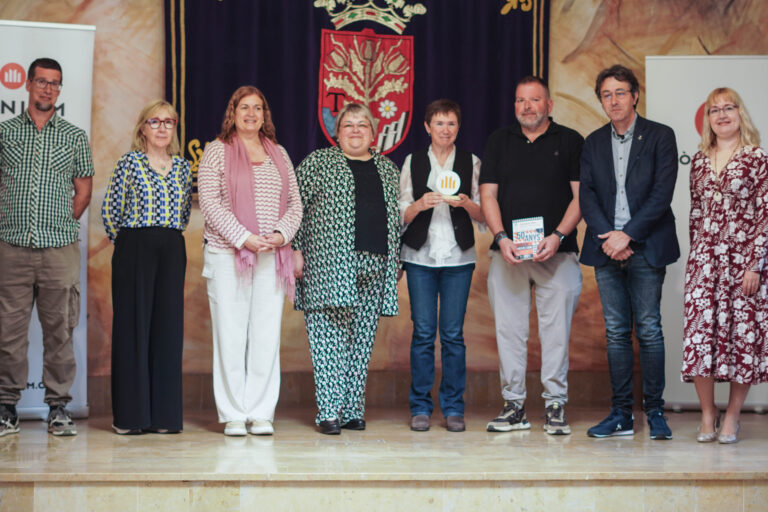 Òmnium Terres de l’Ebre guardona Àngels Pérez Tarragó amb el Premi Neus Gràcia 2026