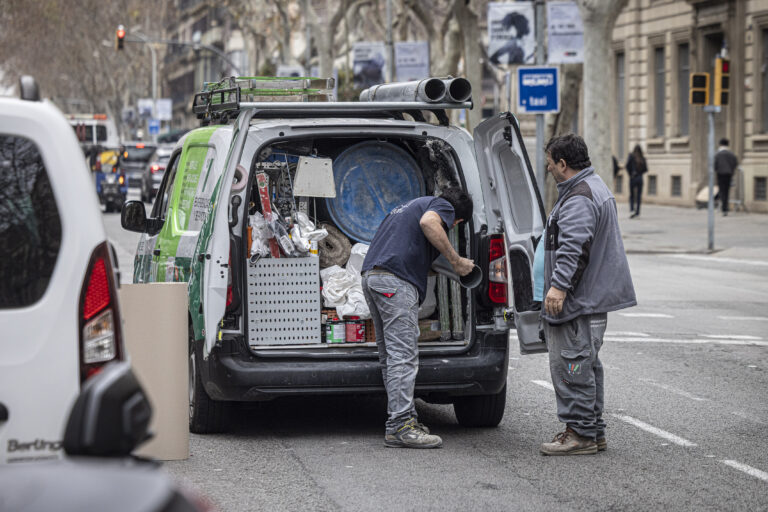 L’atur cau en 3.700 persones al març després de tres mesos a l’alça coincidint amb les contractacions de Setmana Santa