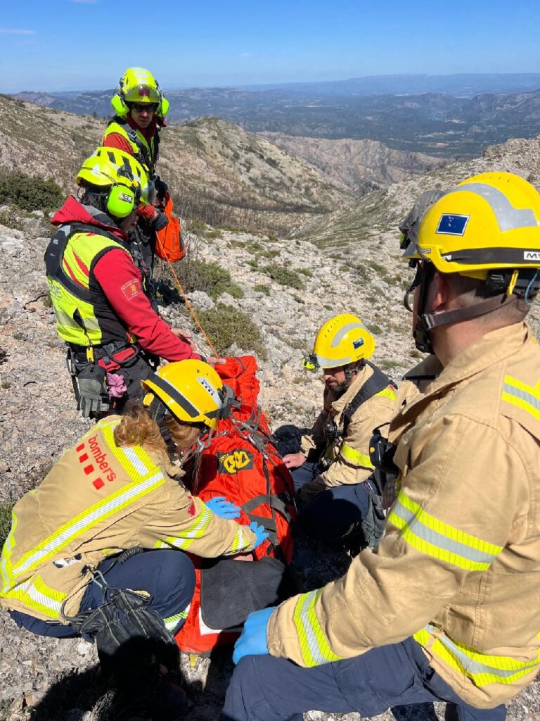 Dos rescats en helicòpters per part dels Bombers a Horta de Sant Joan i Alfara de Carles