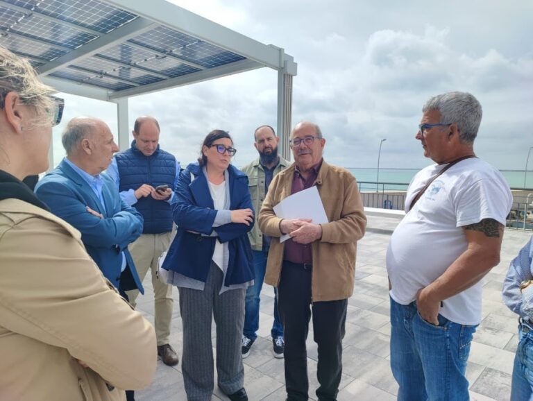 El Govern finalitza la millora de la plaça-mirador al port de l’Ampolla