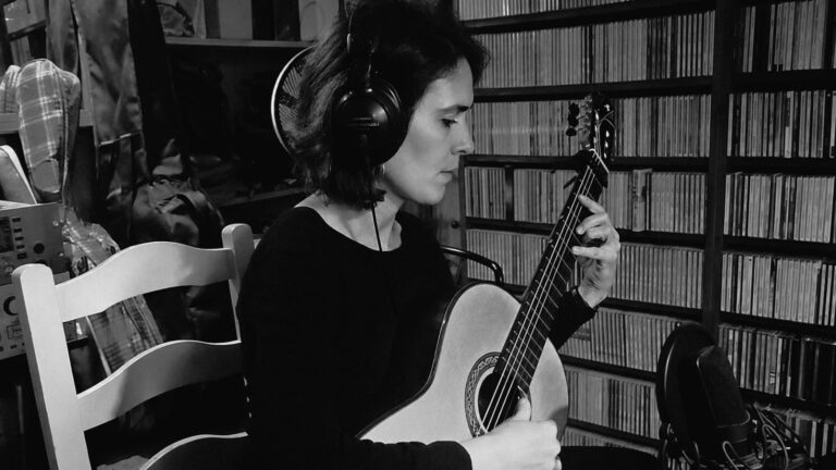 Míriam Franch canta a Anna Dodas a través del poema ‘Vam ser de plata’ (vídeo)