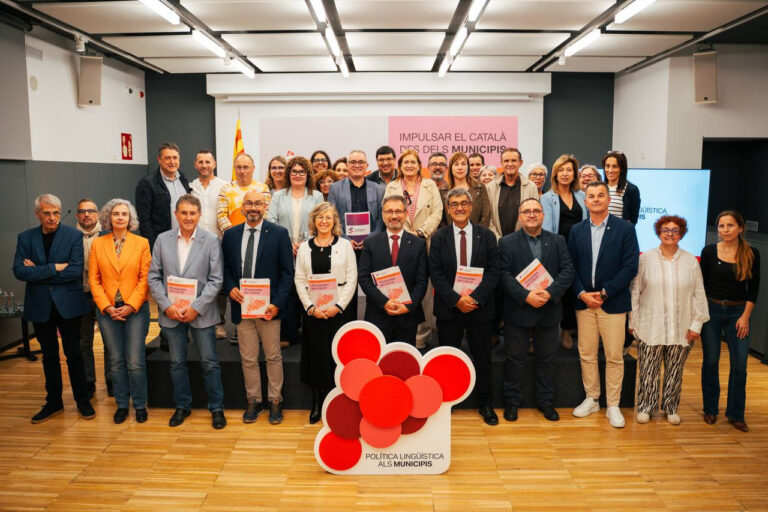 El conseller Vila presenta a Tortosa la Guia per a l’elaboració de plans locals d’impuls al català i 40 propostes per als ajuntaments