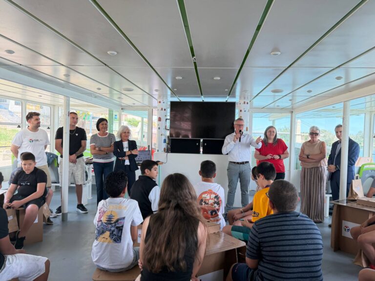 El I Hackató de les Terres de l’Ebre reuneix a Amposta una quarantena d’alumnes per impulsar la innovació social entre els més joves