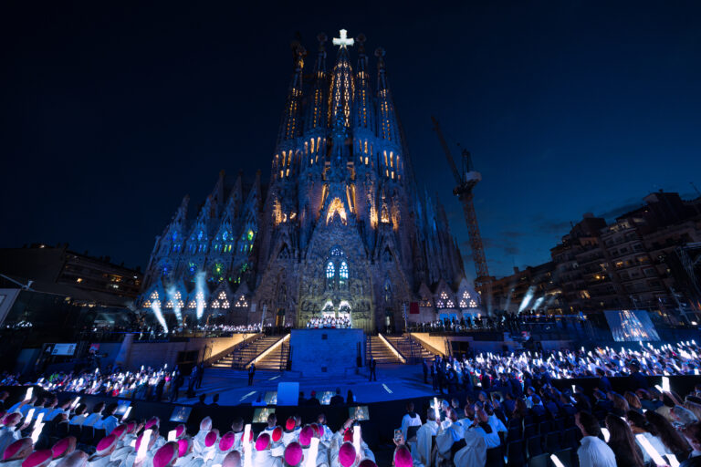 El Papa beneeix la torre de Jesús de la Sagrada Família, l’església catòlica més alta del món