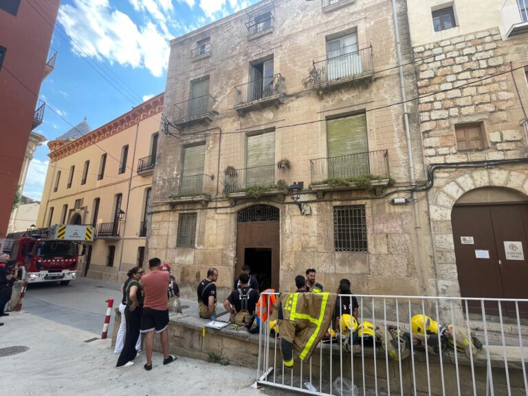 ACTUALITZACIÓ: Dos ferits en l’esfondrament parcial d’un edifici de Tortosa