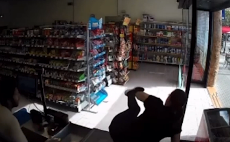 ACTUALITZACIÓ: El detingut a Amposta per amenaçar amb un ganivet les treballadores de dos supermercats, en llibertat provisional