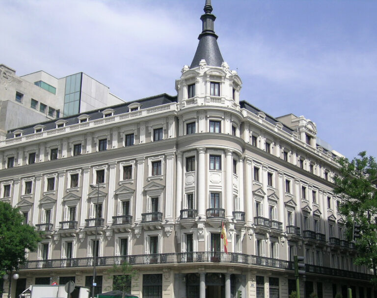 La CNMC investiga CaixaBank, Banc Sabadell, Bankinter, Santander, BBVA i Unicaja per falta de competència en hipoteques
